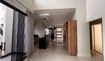 Casa à venda com 3 dormitórios no Condomínio Campos do Conde II em Tremembé/SP.