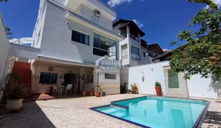 Casa assobradada para venda e locação com 3 dormitórios no Condomínio Vale dos Príncipes em Taubaté/SP.
