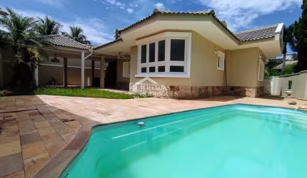 Casa para locação com 4 dormitórios no Condomínio Taubaté Village em Taubaté/SP.