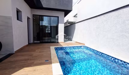 Casa à venda com 300 m² no Condomínio Ouro Ville em Taubaté/SP.