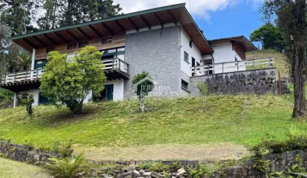 Casa para venda com 3 dormitórios no Jardim do Embaixador em Campos do Jordão/SP