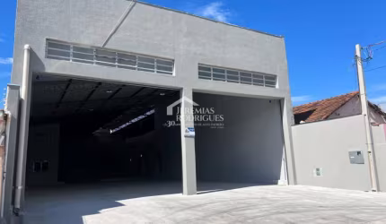 Galpão com 950 m² no bairro Chácara da Galega em Pindamonhangaba/SP.