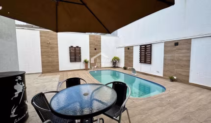 Casa à venda com 3 suítes no Condomínio Reserva dos Lagos em Pindamonhangaba/SP.
