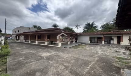 Área com imóvel residencial para venda no bairro Crispim em Pindamonhangaba/SP