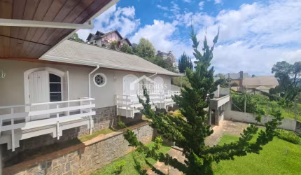 Casa para venda com 3 dormitórios no bairro Alto da Vila Inglesa em Campos do Jordão/SP