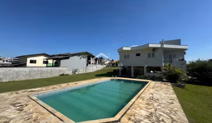 Casa para venda e locação com 5 dormitórios no Condomínio Village Paineiras em Pindamonhangaba/SP