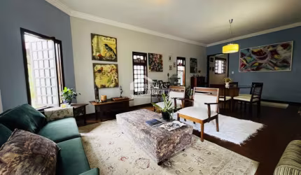 Casa à venda com 3 dormitórios no Condomínio Jardim das Hortênsias em Taubaté/SP.