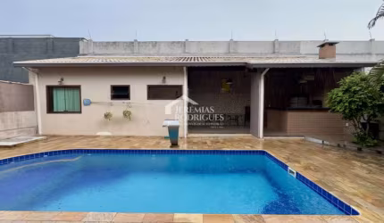 Casa para venda com 3 dormitórios no Condomínio Real Ville em Pindamonhangaba/SP