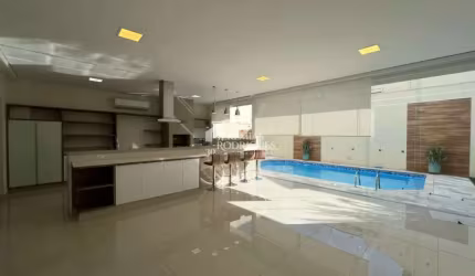 Casa à venda com 4 suítes no Condomínio Taubaté Village em Taubaté/SP.