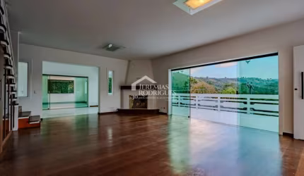 Casa para venda com 5 suítes no Condomínio Jardim Véu da Noiva em Campos do Jordão/SP