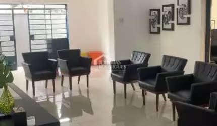 Casa comercial para locação, com 300 m² no bairro Vila das Graças em Taubaté/SP.
