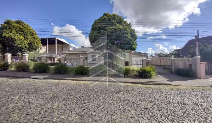 Residência de 500m², com terreno de 1980m²