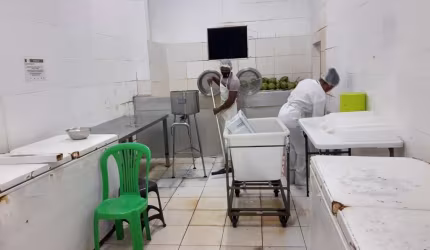 Galpão para Venda em Lauro de Freitas, Capelão, 2 suítes, 2 banheiros, 6 vagas