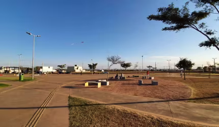 Terreno de esquina no Praça Alto Umuarama