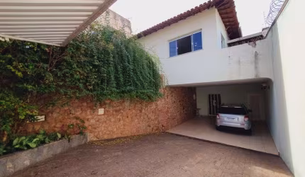 Sobrado para venda tem 328 metros quadrados com 4 quartos em Lídice - Uberlândia - MG