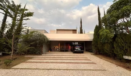 Casa 3 suítes + piscina