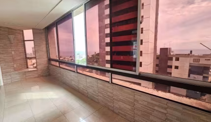Oportunidade Única! Apartamento na Barra por R$700.000 – Vista Mar Deslumbrante e Próximo ao Circuito!