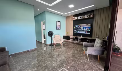 Casa totalmente reformada, com acabamento moderno e de alto padrão. Ideal para quem busca conforto, praticidade e estilo.