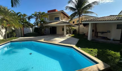 Casa em Cond Fechado com 4 suites e piscina em Lauro de Freitas no Jardim Atlantico Residencial