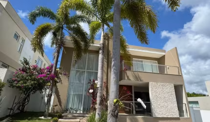Casa a venda em Alphaville Litoral Norte 1 com 3 suítes mobiliada e reformada
