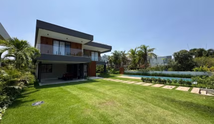 Casa a venda em Busca Vida com5 suítes piscina e moderna no Cond Busca Ville