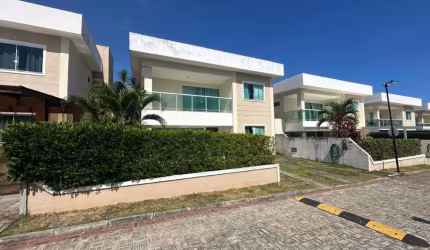 Casa a venda em Buraquinho 4 quartos em Cond Fechado Jardim Tropical