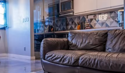 Apartamento a venda em alphaville com 2 quartos reformado no alphaclass
