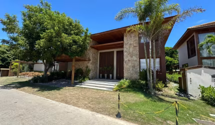 Casa a venda em praia do forte com 5 suites reformado mobiliado no praia bella