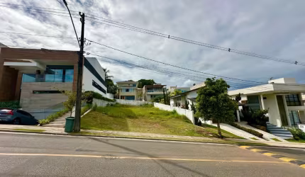 Terreno a venda em alphaville 2 com leve aclive