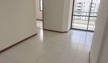 Apartamento a venda no itaigara com 2 quartos armarios e varanda na alameda garret