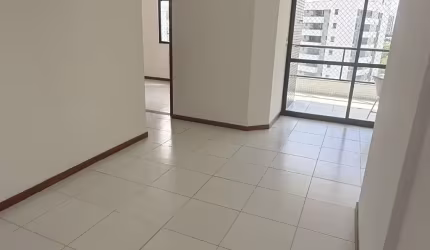 Apartamento a venda no itaigara com 2 quartos varanda e armarios alameda garret