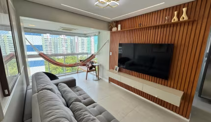 Apartamento a venda em alphaville 1 com 2 quartos dependência e varanda no natura