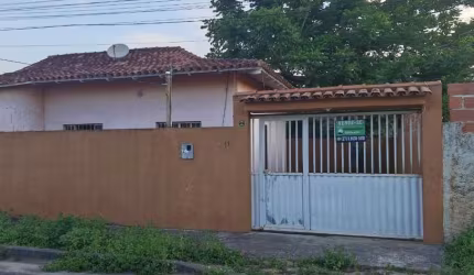 Imperdível oportunidade: Casa à venda em Serramar, Serra-ES, com 2 quartos, 1 sala, 1 banheiro, 3 vagas de garagem e 65m².