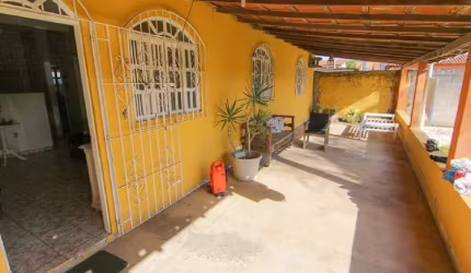 Imperdível! Casa à venda em Serramar, Serra-ES: 3 quartos, sala ampla, banheiro, 2 vagas de garagem e 150m2 de área