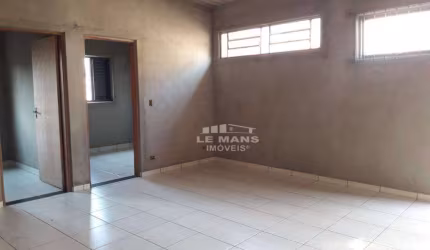 Casa comercial para reforma, 2 quartos, 1 vaga, no bairro São Dimas em São Pedro - SP