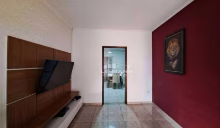 Casa a venda, 3 quartos, 1 suíte, 1 vaga, no bairro Pompéia em Piracicaba - SP