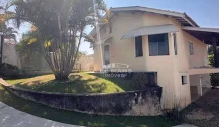 Casa a venda, 4 quartos, 1 suíte, 10 vagas, no bairro Centro em Águas de São Pedro - SP