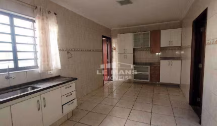 Casa de fundo para alugar, 2 quartos, 1 vaga para moto, no bairro Alto em Piracicaba - SP