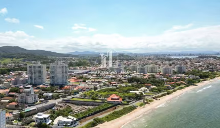 Apartamento com 4 quartos frente mar em Penha - SC
