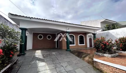 Casa com 3 dormitórios à venda por R$700.000 - Ana Clara - Marilia/SP