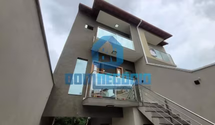 Excelente casa triplex nova à venda no Bairro Castanheiras VALADARES - MG
