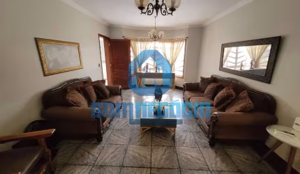 Imóvel à venda com uma casa e um prédio no VILA MARIANA, GV - MG