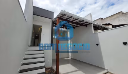 Casa com 2 quartos, garagem coberta e área gourmet à venda, CARAVELAS, GOVERNADOR VALADARES - MG