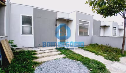 Excelente casa plana e em condomínio fechado à venda no Bairro Santos