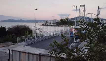 Terreno Comercial em Lugar previlegiado em Florianópolis