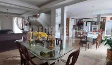 Casa com 4 quartos à venda no bairro Agronômica em Florianópolis