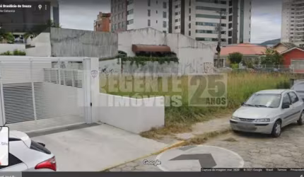 Terreno à venda no bairro Trindade em Florianópolis