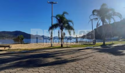Terreno à venda no bairro Lagoa da Conceição em Florianópolis