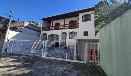 Casa à venda no bairro Trindade em Florianópolis