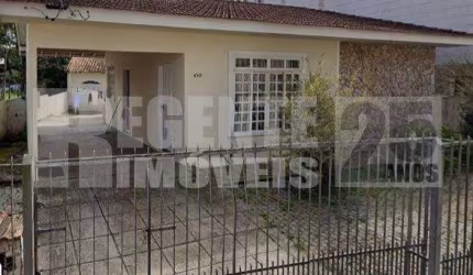 Casa à venda no bairro Pantanal em Florianópolis, financiável